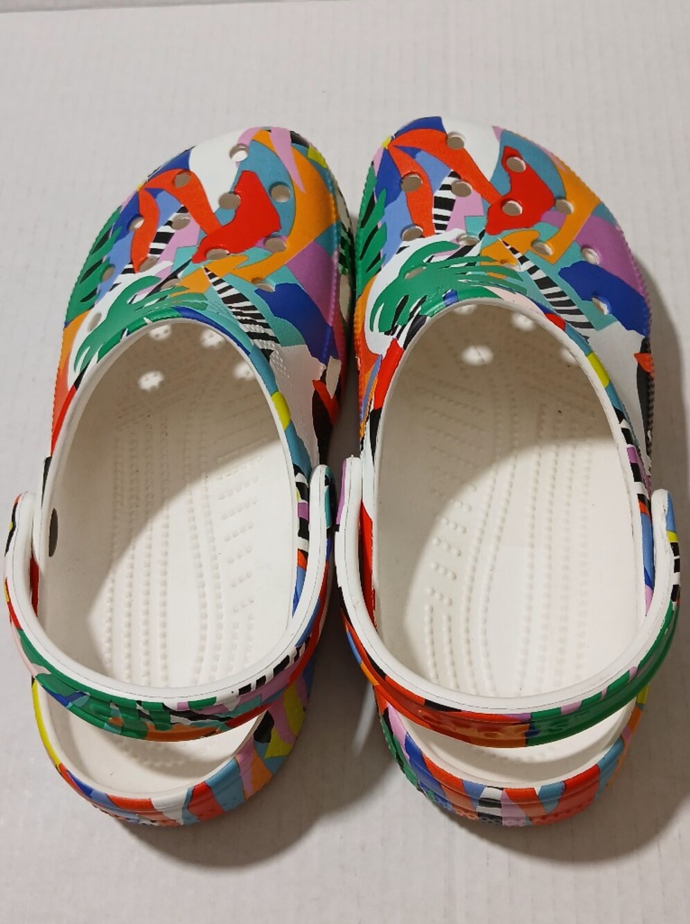 Crocs Retro Resort Clog Tropical Colorful Slip On Sandals Summer Womens 8 - Picture 3 of 9